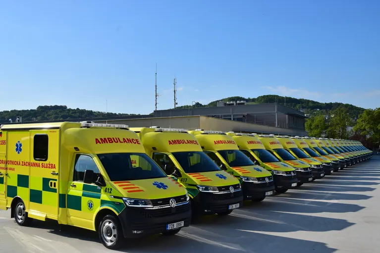 Zdravotnická záchranná služba Zlínského kraje slavnostně uvedla do provozu 19 nových sanitek