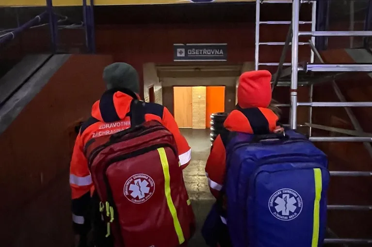 Záchrana hokejového fanouška