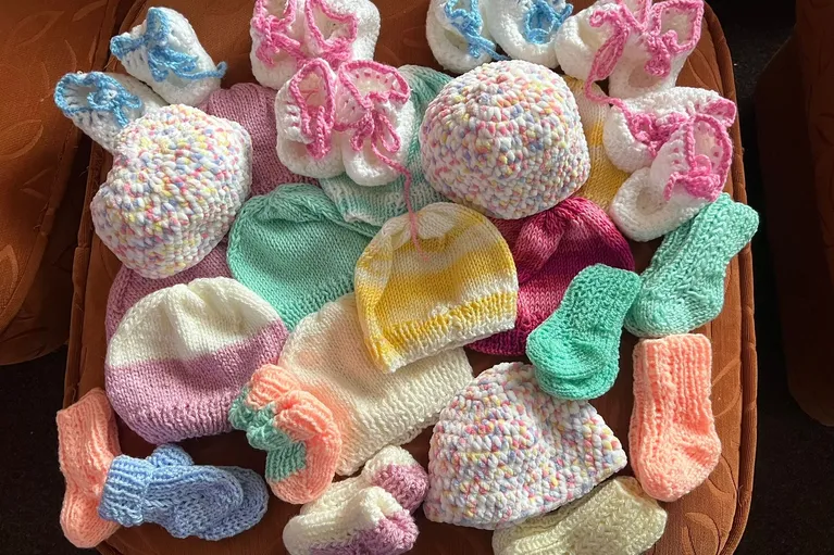 Čepičky pro novorozence